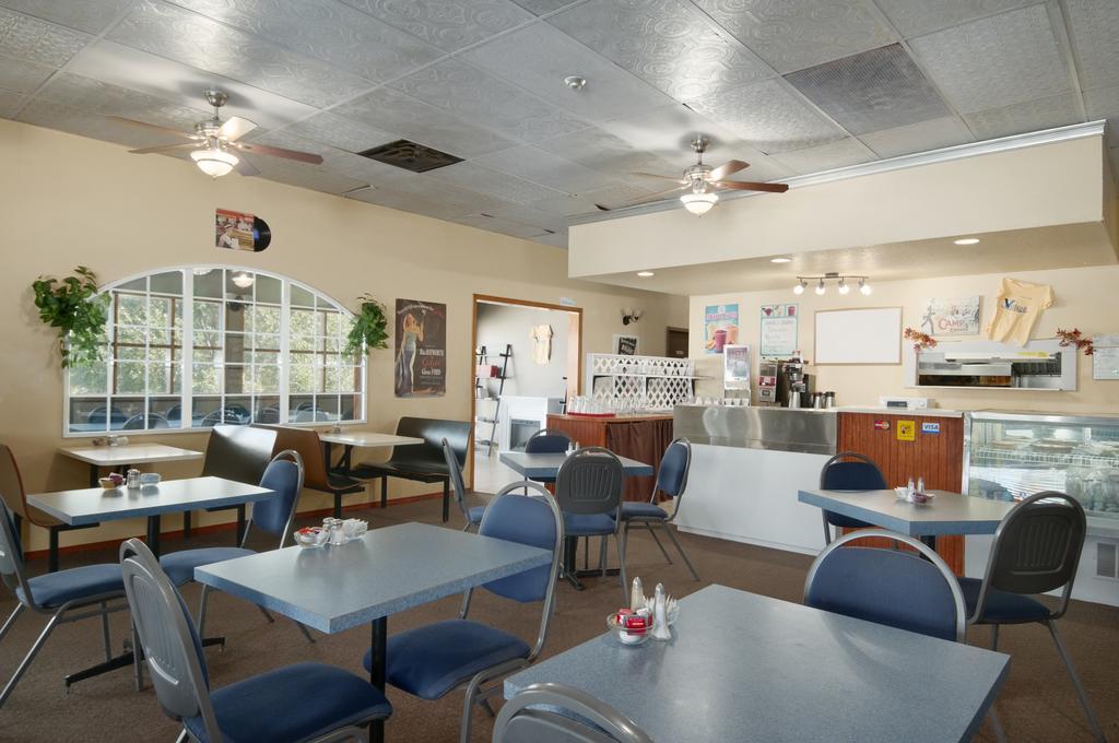 Christina Lake Village Restaurant foto